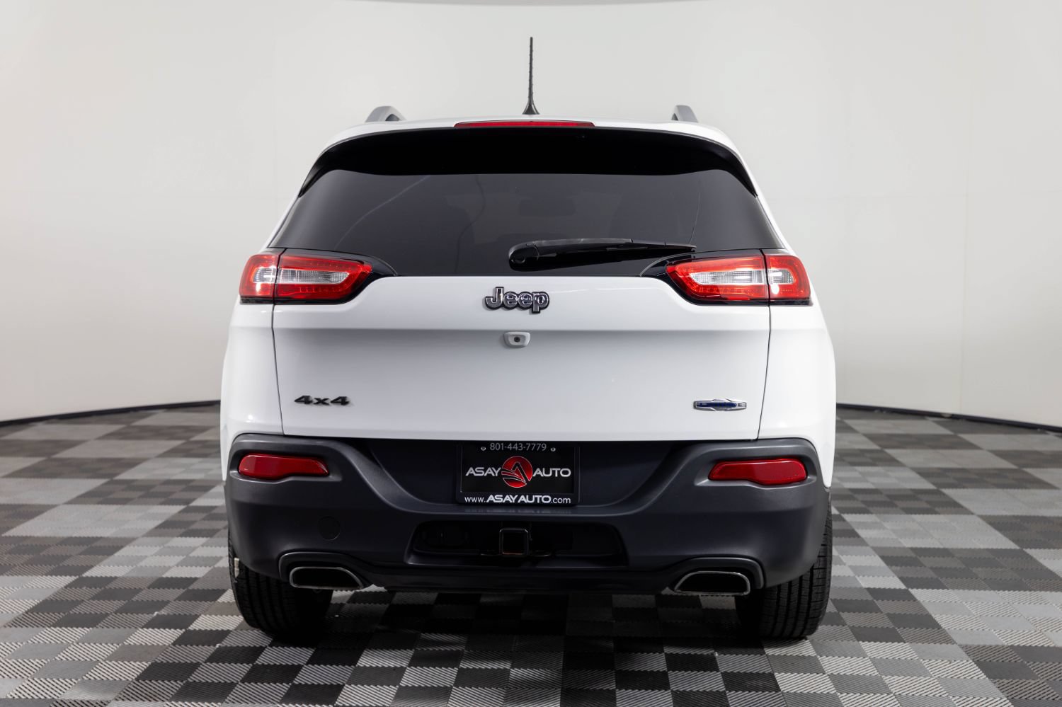 Used 2018 Jeep Cherokee Latitude Plus w/ Cold Weather Group AWD/4WD image 6