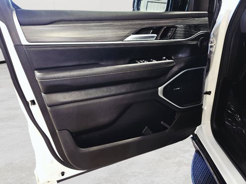 Used 2024 Jeep Wagoneer Series II AWD/4WD image 16
