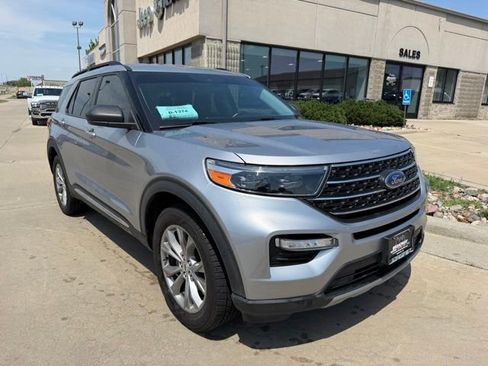 Used 2022 Ford Explorer XLT w/ Equipment Group 202A AWD/4WD image 1