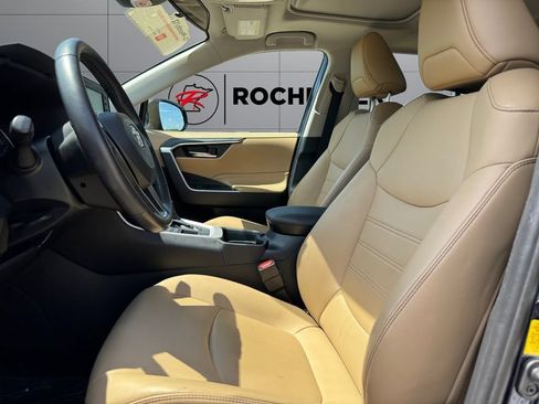 Certified 2019 Toyota RAV4 XLE Premium w/ All Weather Liner Package AWD/4WD image 10