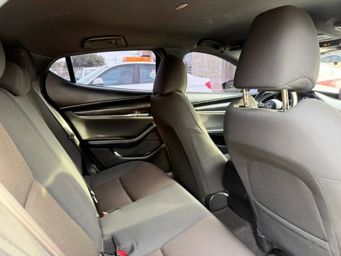 Used 2022 MAZDA MAZDA3 s FWD image 11