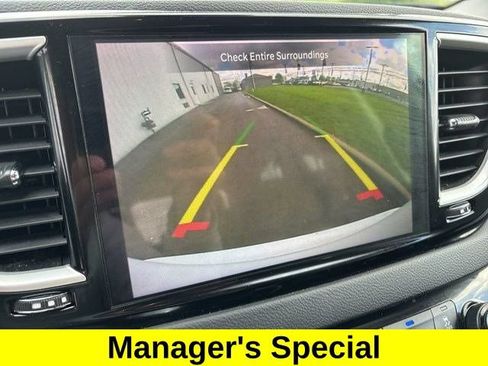 Used 2023 Chrysler Pacifica Touring-L FWD image 21