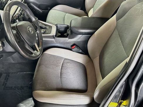 Used 2020 Toyota RAV4 XLE w/ Convenience Package AWD/4WD image 18