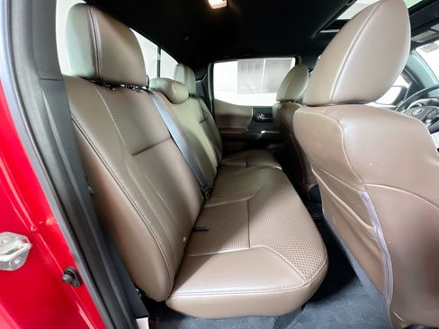 Used 2019 Toyota Tacoma Limited image 28