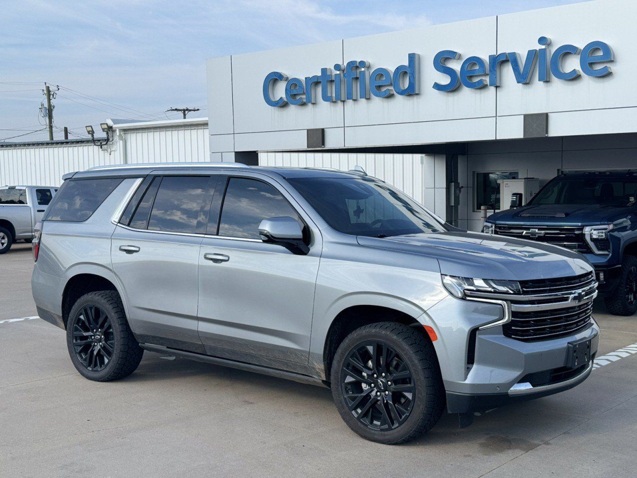 Used 2023 Chevrolet Tahoe LT w/ Luxury Package AWD/4WD image 1