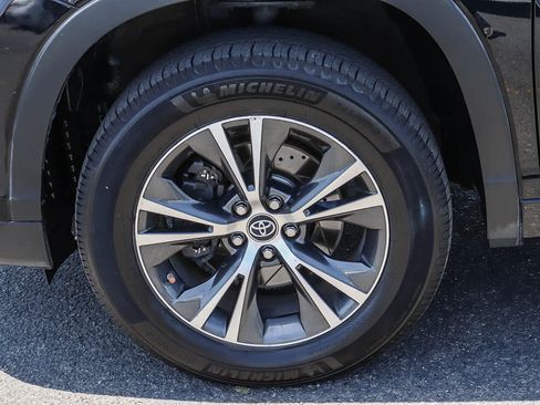 Used 2016 Toyota Highlander XLE FWD image 12