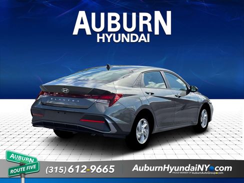 New 2026 Hyundai Elantra SE FWD image 7