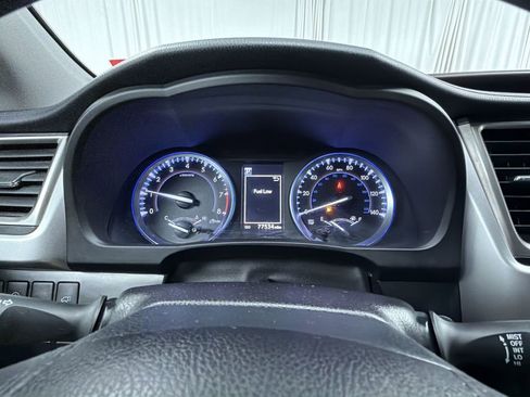 Used 2019 Toyota Highlander XLE image 22