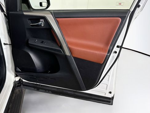 Used 2014 Toyota RAV4 Limited image 34