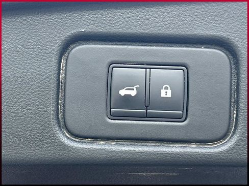 Used 2023 Nissan Pathfinder SL AWD/4WD image 14