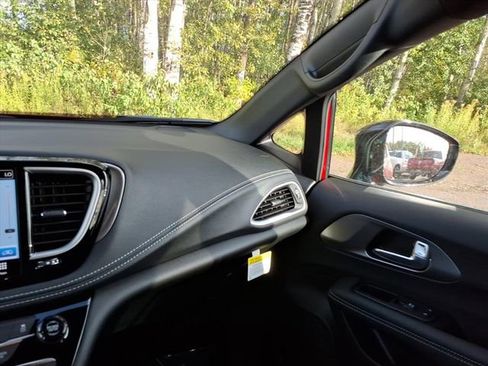 New 2026 Chrysler Pacifica Select image 14