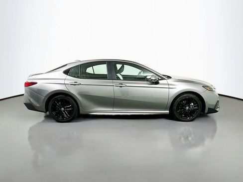 Used 2025 Toyota Camry SE image 4