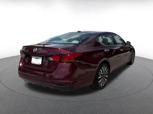 Used 2025 Nissan Altima 2.5 SV FWD image 14
