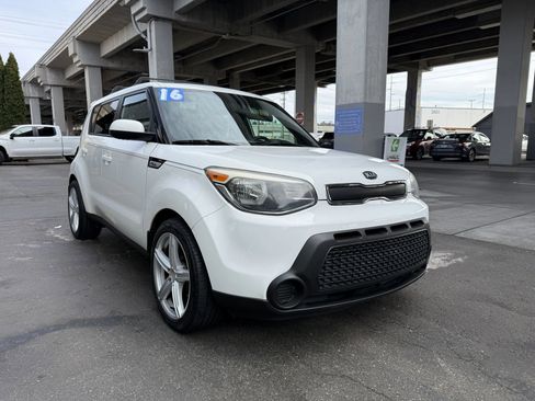 Used 2016 Kia Soul image 3