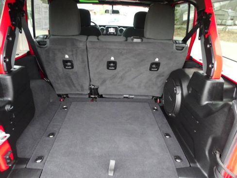 Used 2020 Jeep Wrangler Unlimited Willys Wheeler AWD/4WD image 34