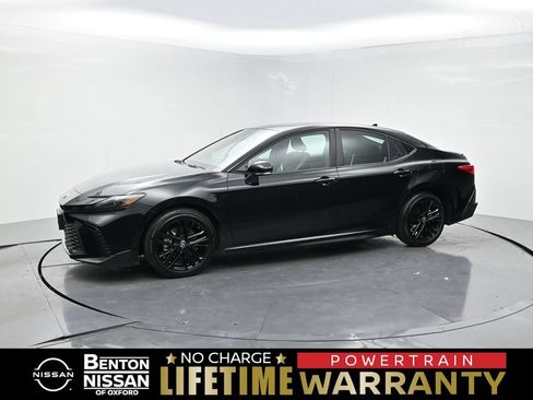 Used 2025 Toyota Camry SE FWD image 1