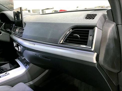 Used 2024 Audi Q5 e Prestige AWD/4WD image 19