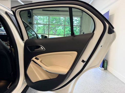 Used 2018 Mercedes-Benz GLA 250 4MATIC image 29