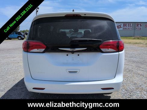 Used 2024 Chrysler Voyager LX FWD image 5