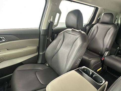 New 2026 Kia Carnival EX FWD image 13
