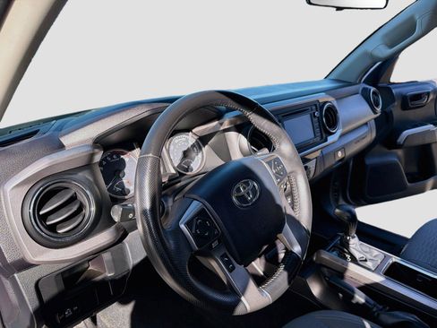 Used 2016 Toyota Tacoma SR5 RWD image 7