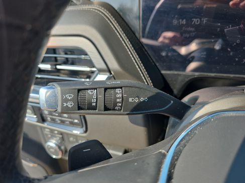Used 2025 GMC Yukon XL Denali w/ Denali Reserve Package AWD/4WD image 29