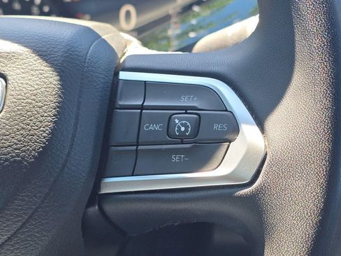 Used 2024 Jeep Compass Latitude AWD/4WD image 27