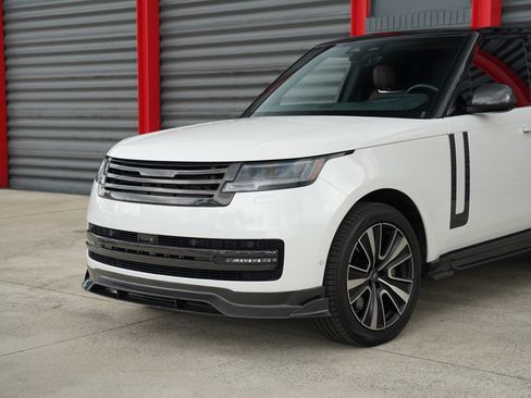 Used 2025 Land Rover Range Rover SE AWD/4WD image 2