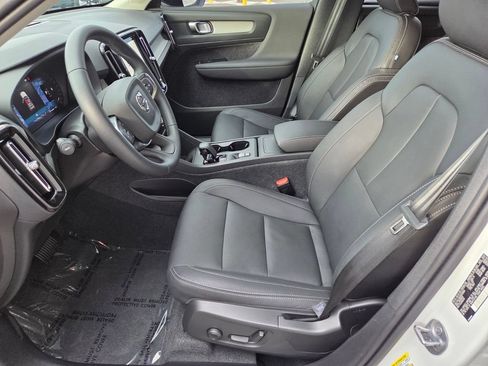 Certified 2024 Volvo XC40 B5 Core AWD/4WD image 11