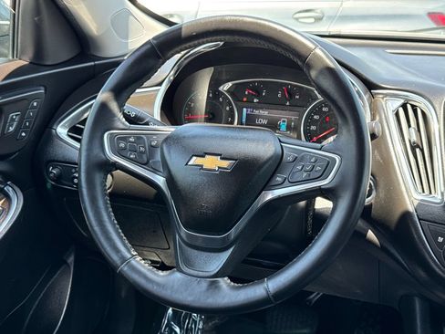 Used 2018 Chevrolet Malibu Premier w/ Premier Sun and Wheel Package FWD image 23
