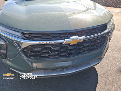 Used 2025 Chevrolet Trax LT FWD image 24