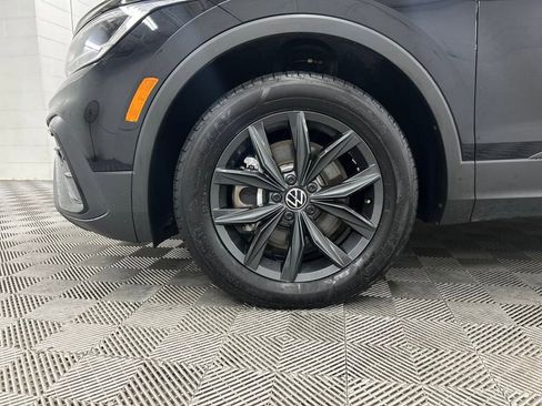 Used 2024 Volkswagen Tiguan SE image 12