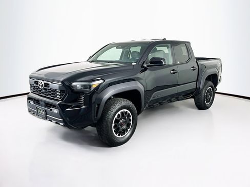 Used 2025 Toyota Tacoma TRD Off-Road image 3