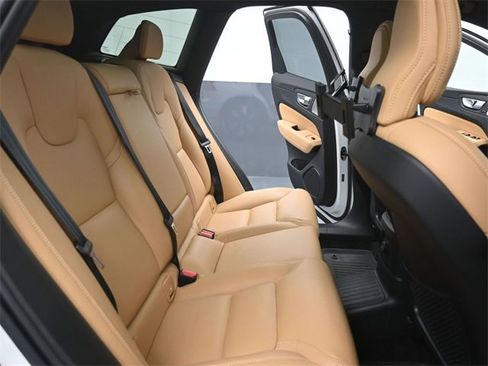 Used 2024 Volvo XC60 T8 Ultimate w/ Protection Package Premier image 10