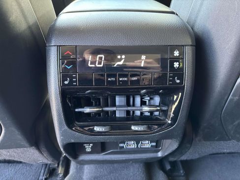 Used 2022 Jeep Grand Cherokee L Limited image 16