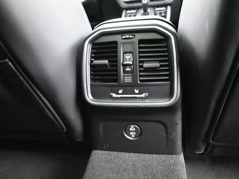 Used 2023 Porsche Macan image 26