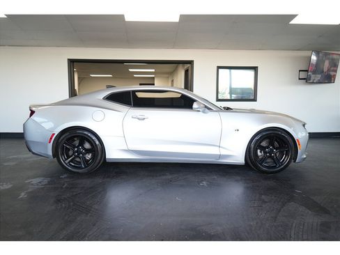 Used 2018 Chevrolet Camaro LT RWD image 8