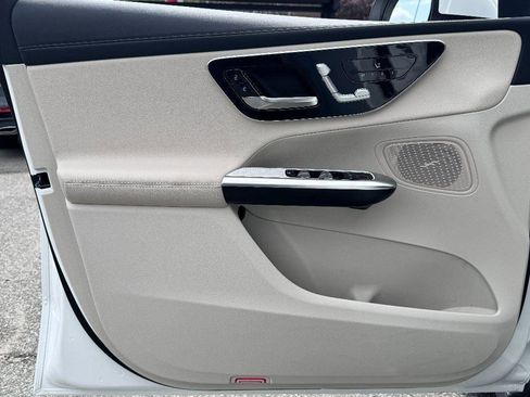 Used 2023 Mercedes-Benz GLC 300 4MATIC image 17