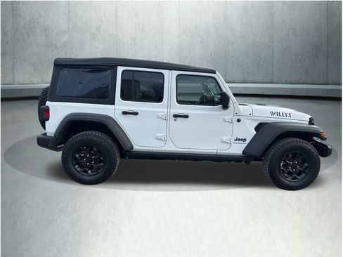 Used 2023 Jeep Wrangler Unlimited image 6