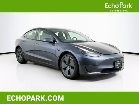 Used 2023 Tesla Model 3 Standard Range image 1