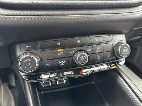 Used 2022 Dodge Durango GT image 25