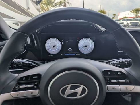 Used 2025 Hyundai Elantra Limited image 27