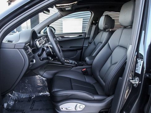 Certified 2026 Porsche Macan AWD/4WD image 5