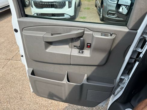 Used 2023 GMC Savana 2500 RWD 2500 135 w/ Driver Convenience Package image 14