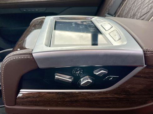 Used 2022 BMW 750i xDrive w/ Luxury Rear Seating Package image 32