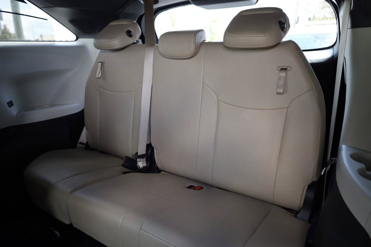 Used 2024 Toyota Sienna Limited FWD image 19