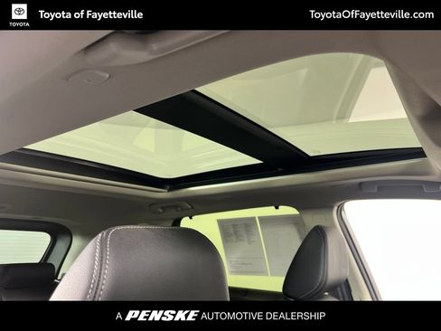 Used 2023 Nissan Rogue SL w/ SL Premium Package FWD image 3