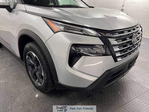 Used 2025 Nissan Rogue SV FWD image 8