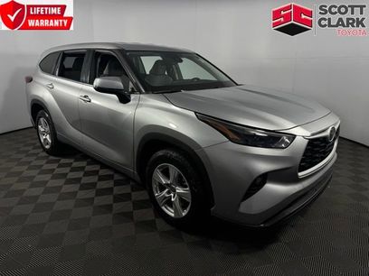 Used 2022 Toyota Highlander LE