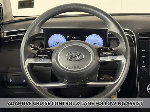 Used 2024 Hyundai Tucson SE AWD/4WD image 3
